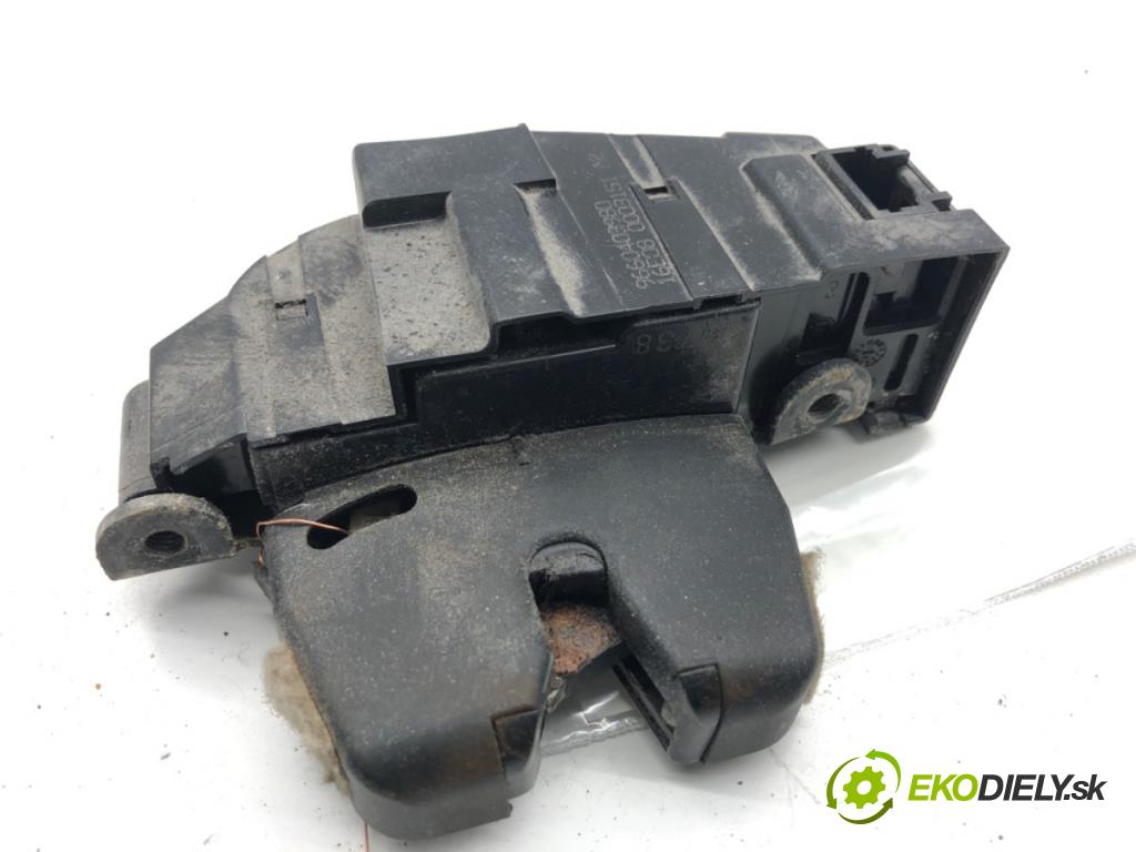 PEUGEOT 207 liftback 2008 54 kW 1.4 1360 zámok dverí zad 9660403980