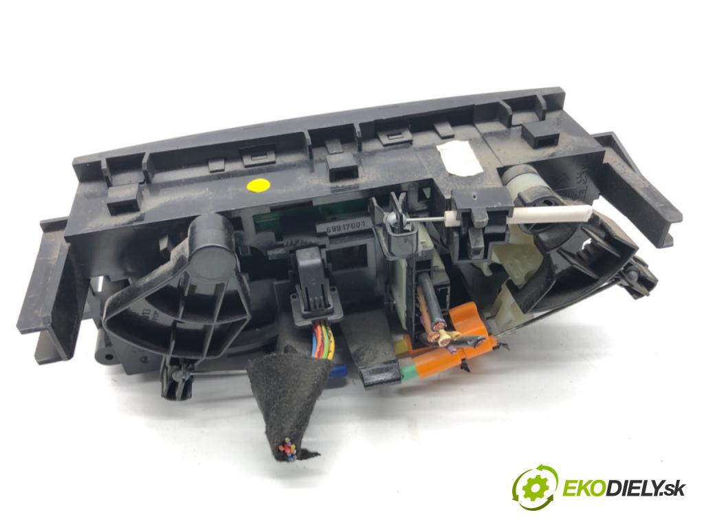 PEUGEOT 207 liftback 2008 54 kW 1.4 1360 Panel ovládania kúrenia 69910002 (Prepínacie páčky pod volantom)