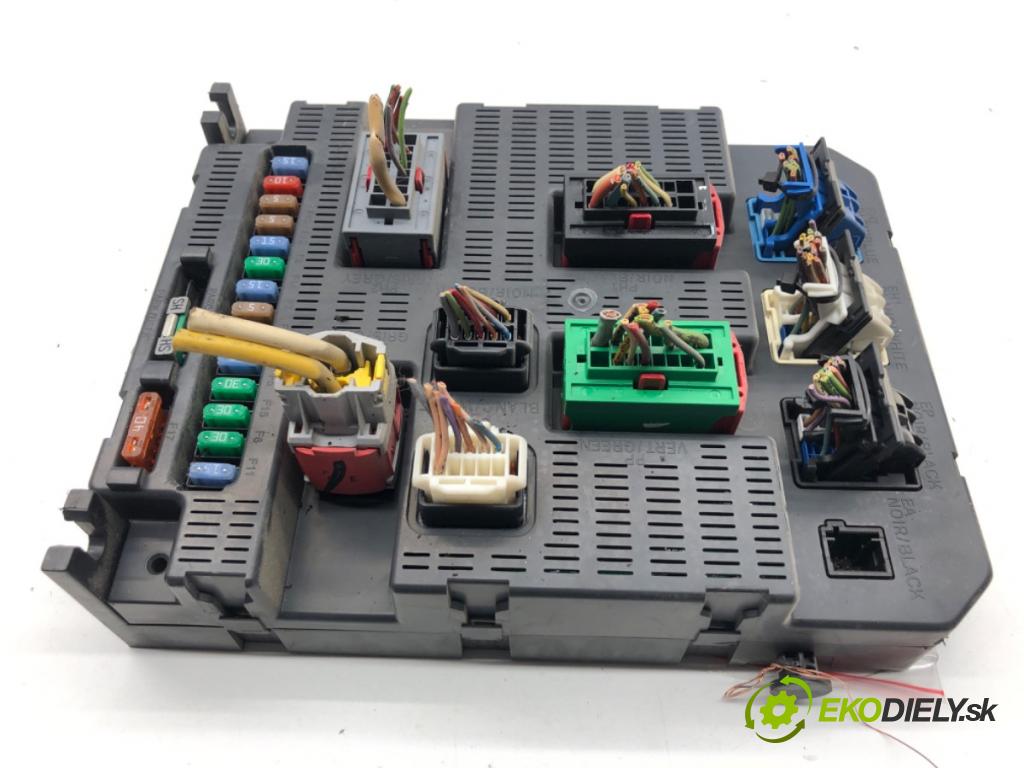 PEUGEOT 207 liftback 2008 54 kW 1.4 1360 modul BSI 9663798280 (Pojistková skříňka)