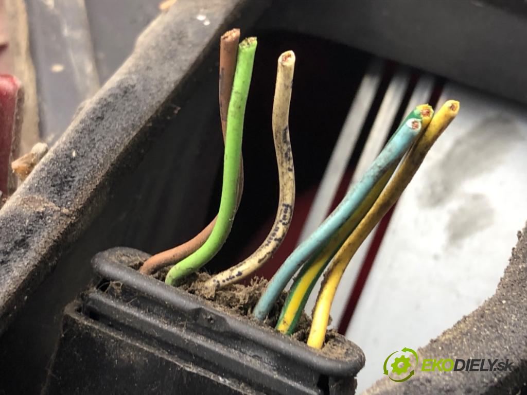 PEUGEOT 207 liftback 2008 54 kW 1.4 1360 světlo levý zadní část 9649986680