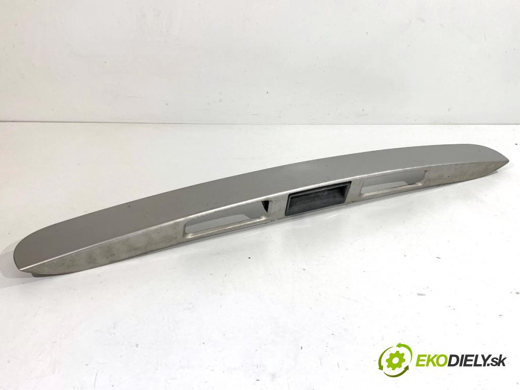 PEUGEOT 207 liftback 2008 54 kW 1.4 1360 lišta klika dveří zadní část