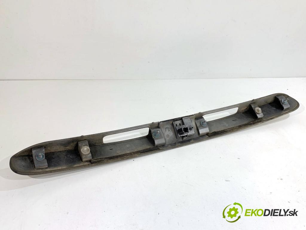 PEUGEOT 207 liftback 2008 54 kW 1.4 1360 lišta klika dveří zadní část