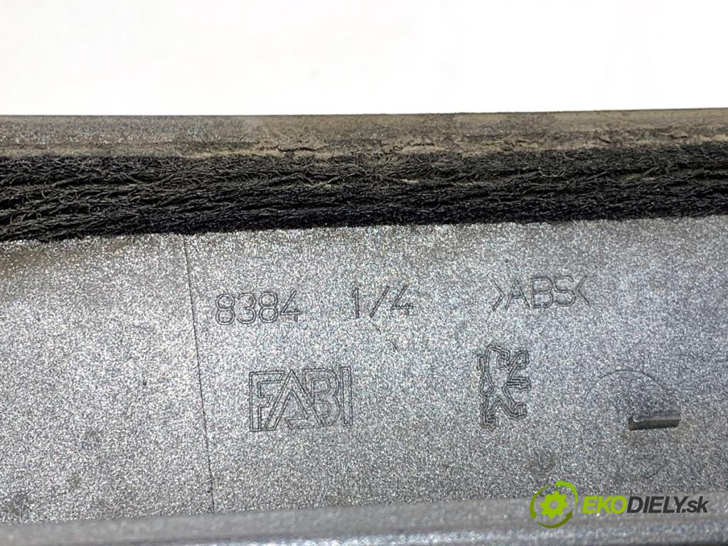 PEUGEOT 207 liftback 2008 54 kW 1.4 1360 lišta klika dveří zadní část