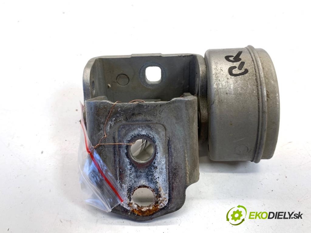 PEUGEOT 207 liftback 2008 54 kW 1.4 1360 Doraz Dvere predný pravy 