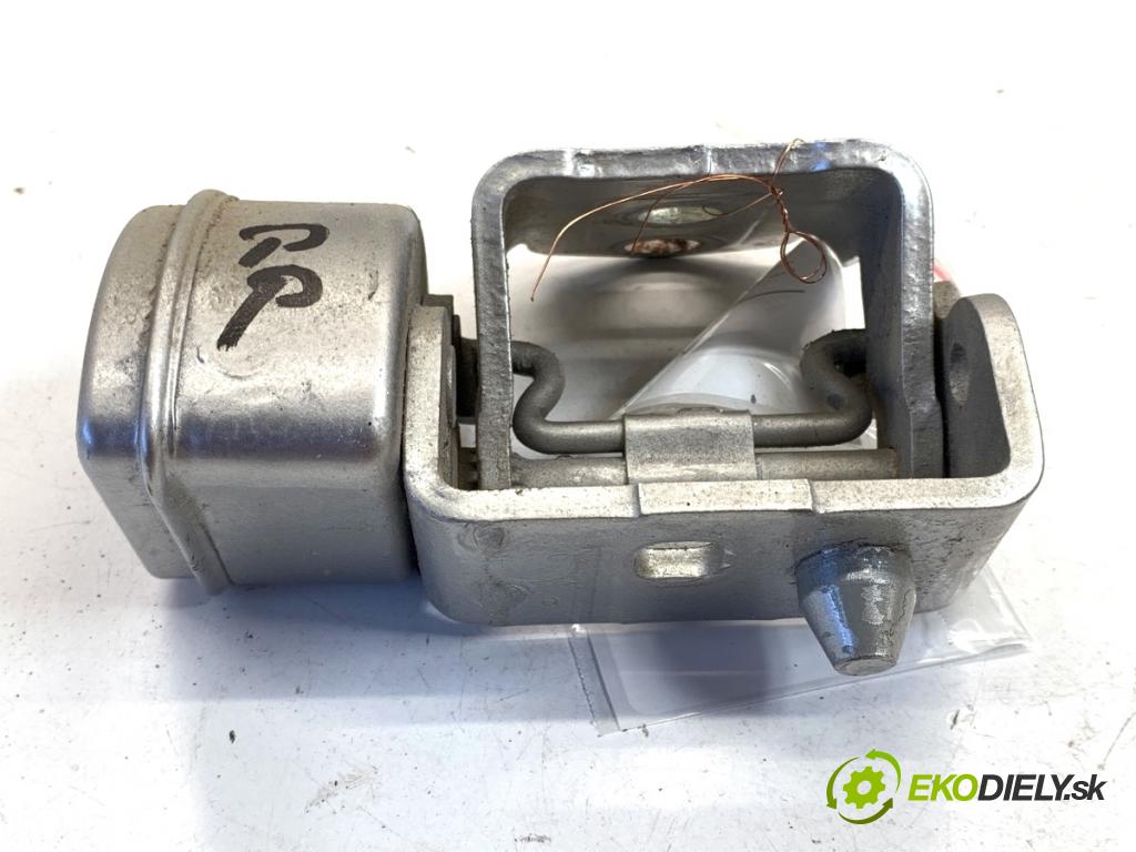 PEUGEOT 207 liftback 2008 54 kW 1.4 1360 Doraz Dvere predný pravy