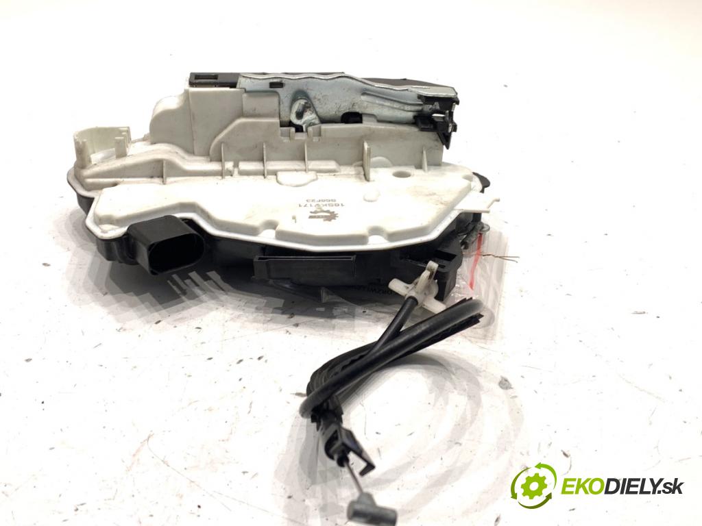 SKODA FABIA II liftback 2013 63 kW 1.2 TSI 1197 zámok Dvere ľavy predný