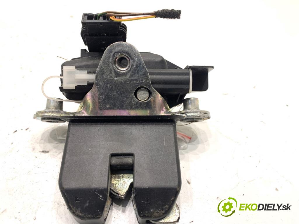 SKODA FABIA II liftback 2013 63 kW 1.2 TSI 1197 zámok dveří zadní část 5J0827501C