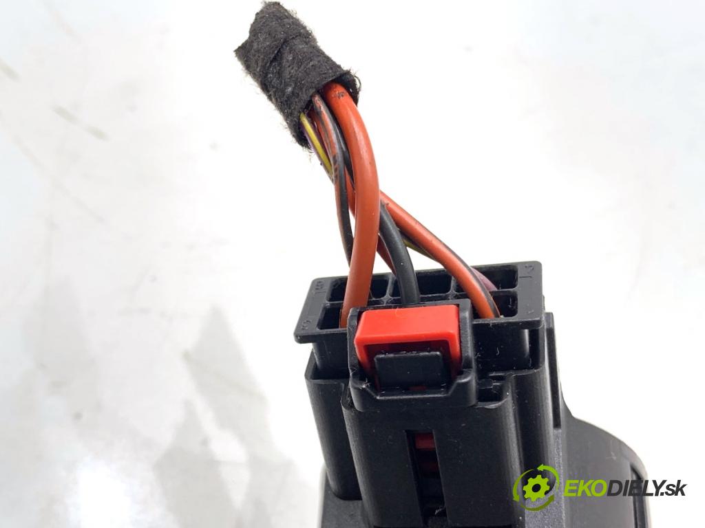 SKODA FABIA II liftback 2013 63 kW 1.2 TSI 1197 spinačka 6R0905851D (Spínacia skrinka)