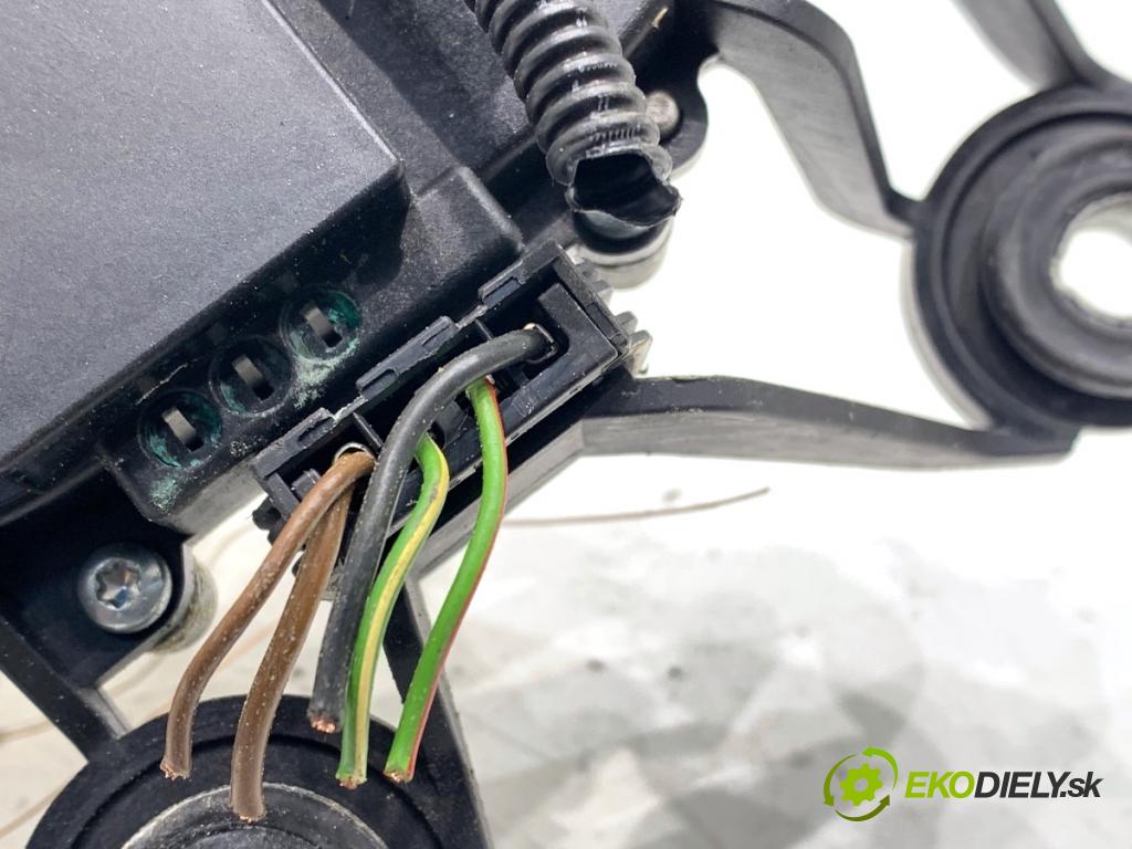 SKODA FABIA II liftback 2013 63 kW 1.2 TSI 1197 Motor stieračov zad 5J7955711A