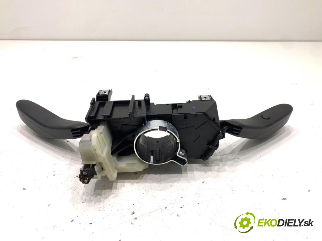 SKODA FABIA II liftback 2013 63 kW 1.2 TSI 1197 Prepínač kombinovaný 6R0953507C (Prepínacie páčky pod volantom)