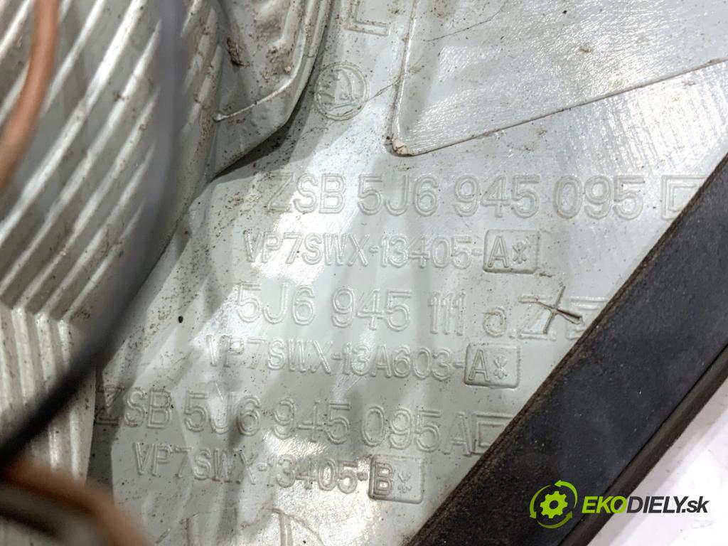 SKODA FABIA II liftback 2013 63 kW 1.2 TSI 1197 světlo levý zadní část 5J6945111