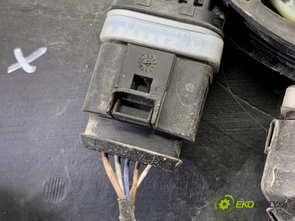 SKODA SUPERB III liftback 2018 110 kW 2.0 TDI 1968 Nádržka SCR: 5Q0131969F