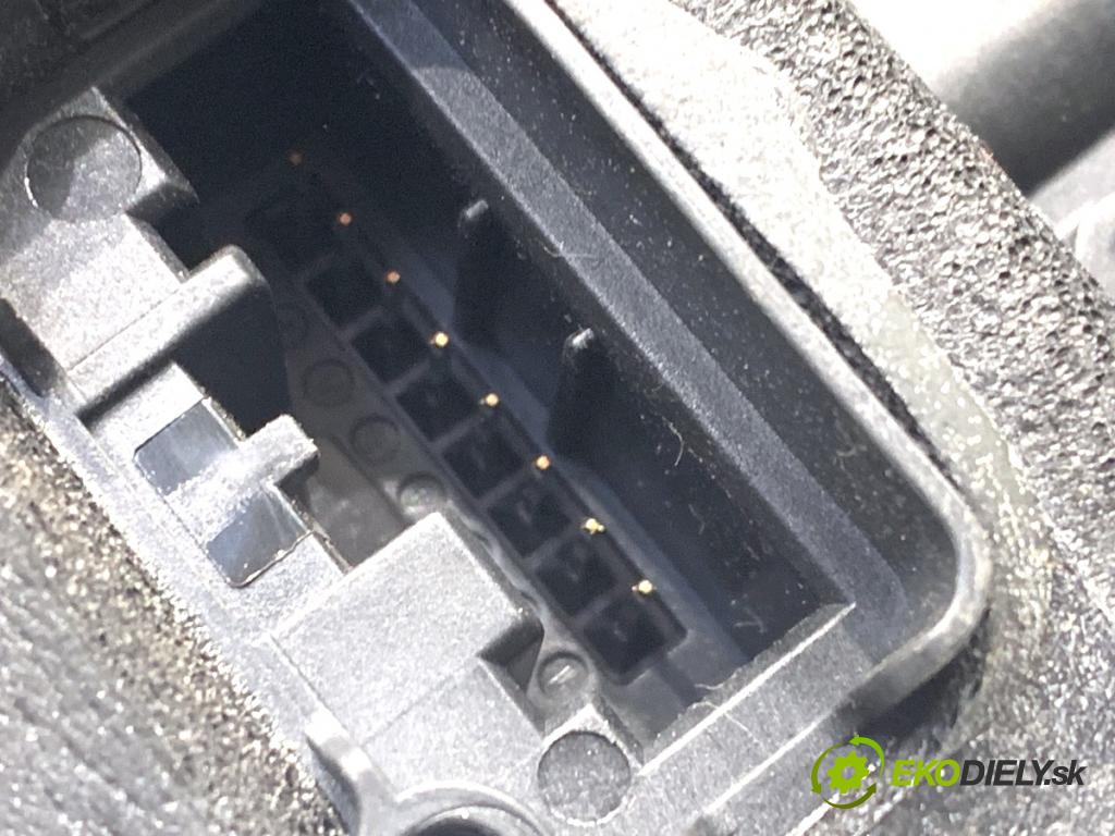 SKODA SUPERB III liftback 2018 110 kW 2.0 TDI 1968 zámok Dvere ľavy zad 5TA839015J