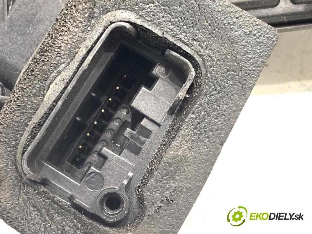 SKODA SUPERB III liftback 2018 110 kW 2.0 TDI 1968 zámok Dvere pravy predný 5TB837016A