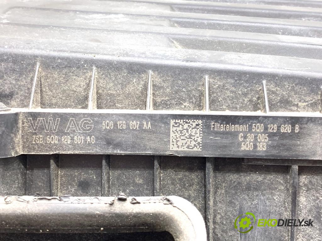 SKODA SUPERB III liftback 2018 110 kW 2.0 TDI 1968 obal filtra vzduchu 5Q0129607AA (Kryt vzduchového filtru)