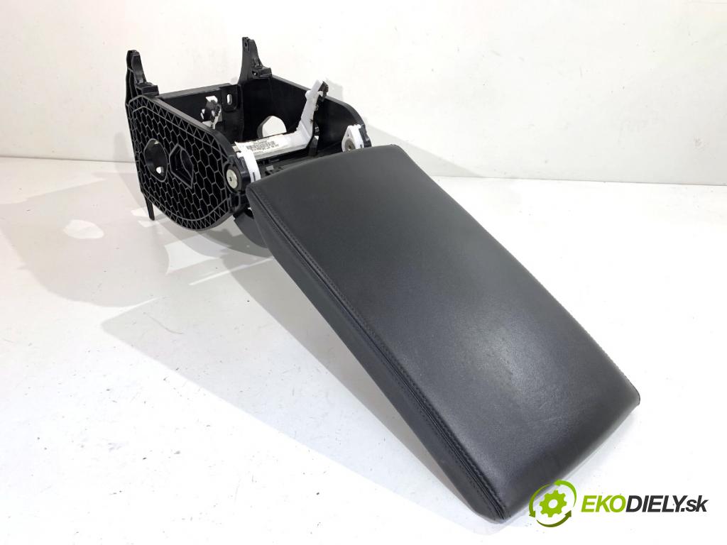 SKODA SUPERB III liftback 2018 110 kW 2.0 TDI 1968 loketní opěrka 3V0864207 (Loketní opěrka)