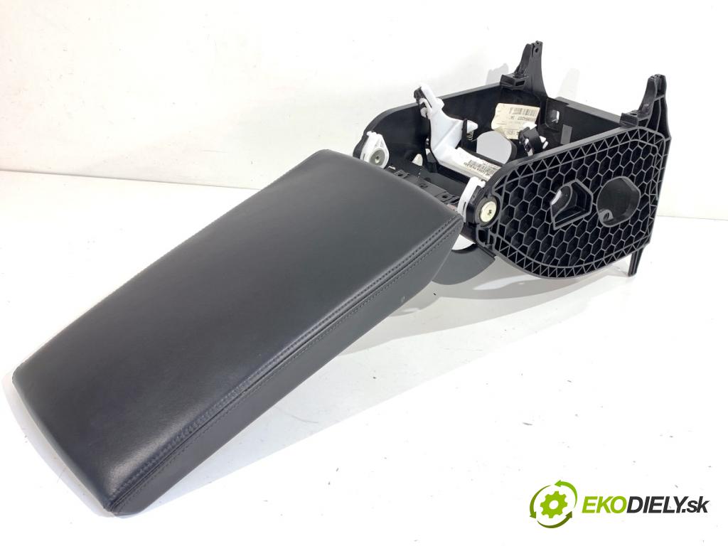 SKODA SUPERB III liftback 2018 110 kW 2.0 TDI 1968 loketní opěrka 3V0864207 (Loketní opěrka)