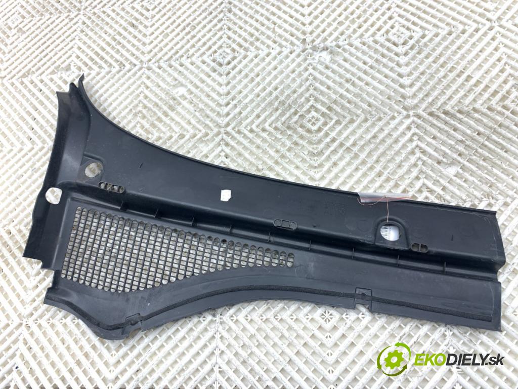 SKODA SUPERB III liftback 2018 110 kW 2.0 TDI 1968 torpédo plast pod čelní okno levé 3V2819415