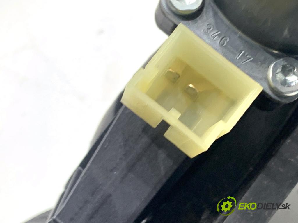 SKODA SUPERB III liftback 2018 110 kW 2.0 TDI 1968 mechanismus okna pravý přední část 5Q0959802B