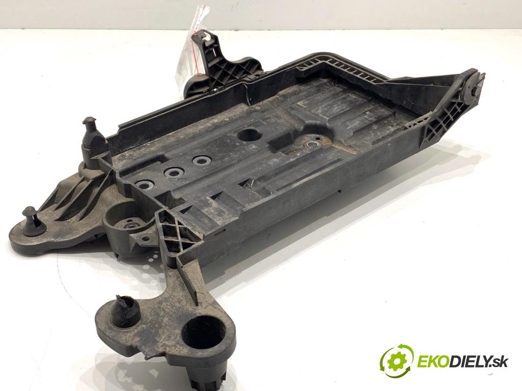 SKODA SUPERB III liftback 2018 110 kW 2.0 TDI 1968 Obal akumulátora 5Q0915321J