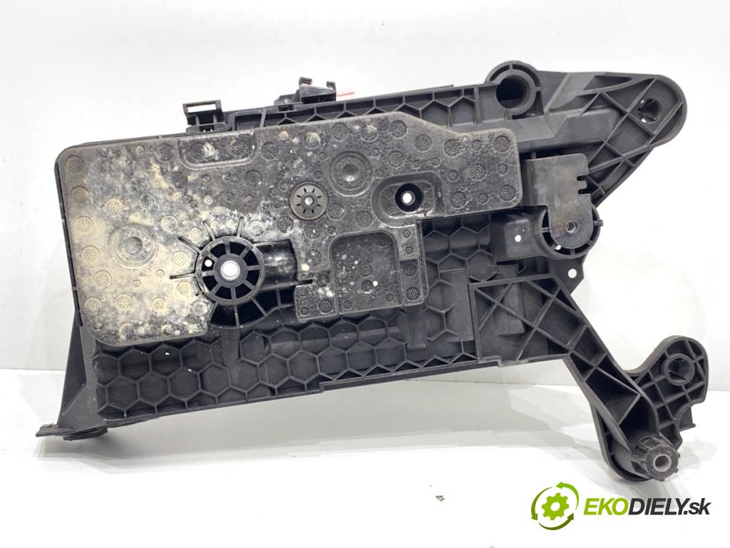 SKODA SUPERB III liftback 2018 110 kW 2.0 TDI 1968 obal akumulátora 5Q0915321J