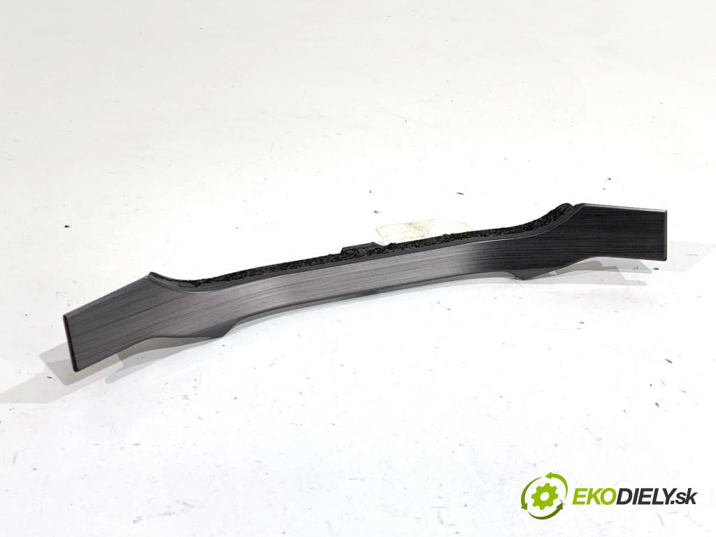 SKODA SUPERB III liftback 2018 110 kW 2.0 TDI 1968 lišty kryt 3V1858418 3V1858415 (Lišta)