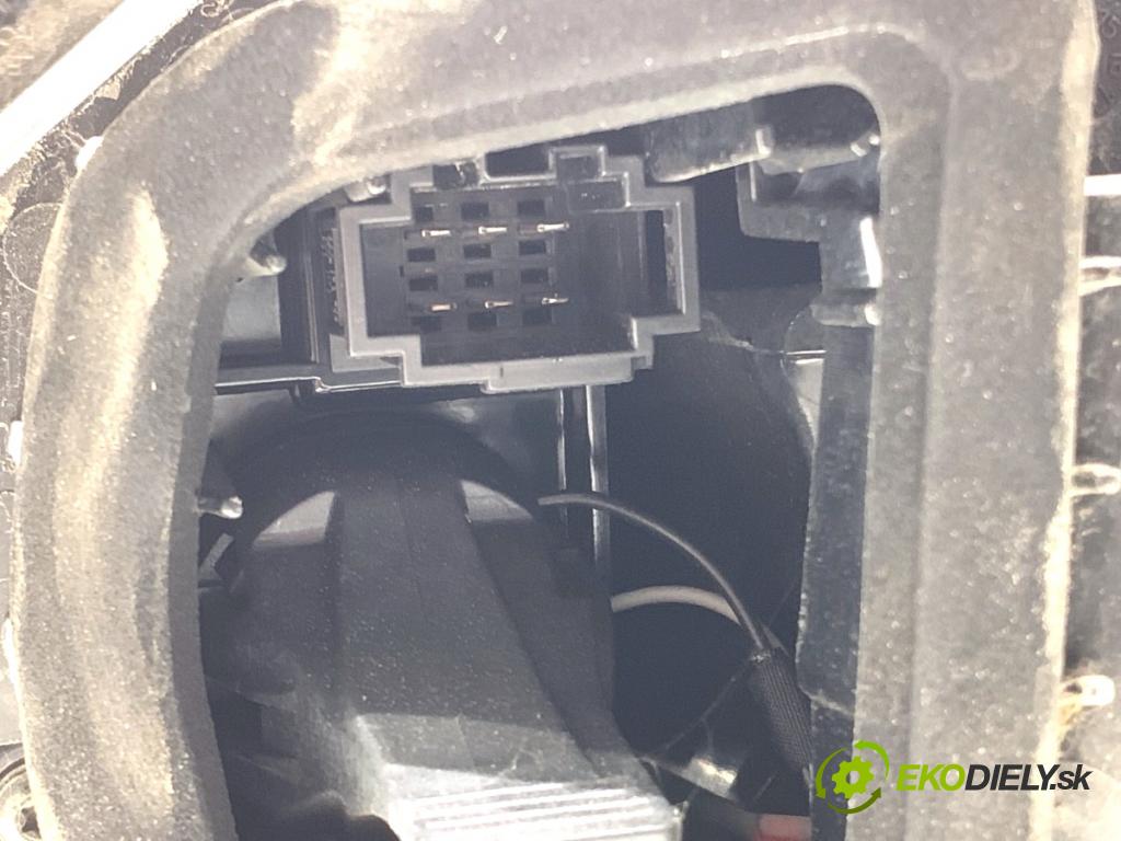 SKODA SUPERB III liftback 2018 110 kW 2.0 TDI 1968 Svetlo pravy zad 3V5945208