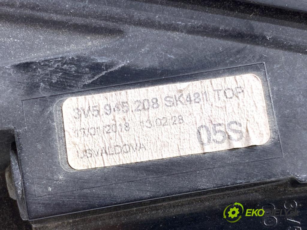SKODA SUPERB III liftback 2018 110 kW 2.0 TDI 1968 světlo pravý zadní část 3V5945208