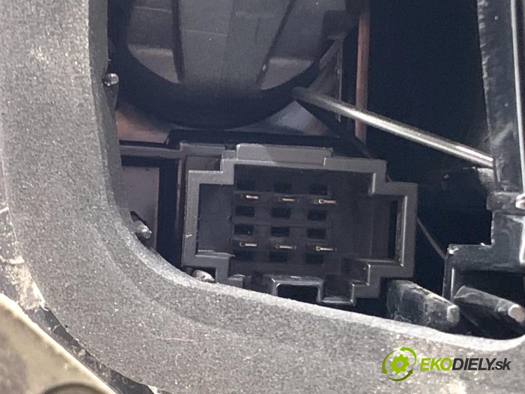 SKODA SUPERB III liftback 2018 110 kW 2.0 TDI 1968 Svetlo ľavy zad 3V5945207