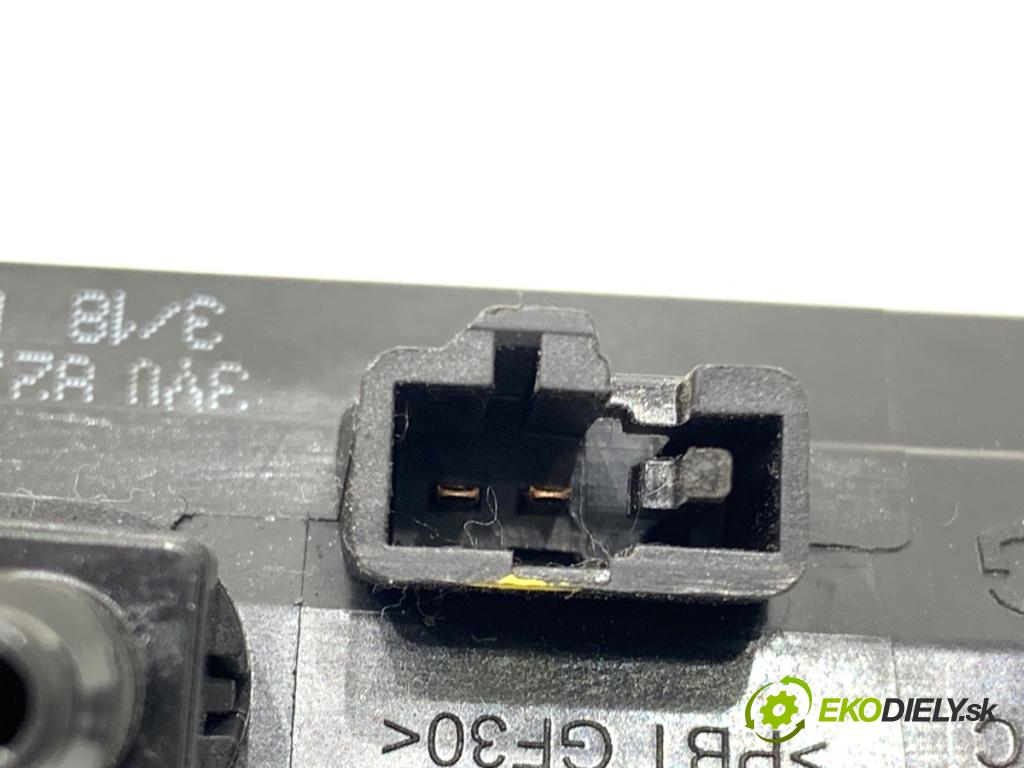 SKODA SUPERB III liftback 2018 110 kW 2.0 TDI 1968 klika dveří zadní část 3V0827566H