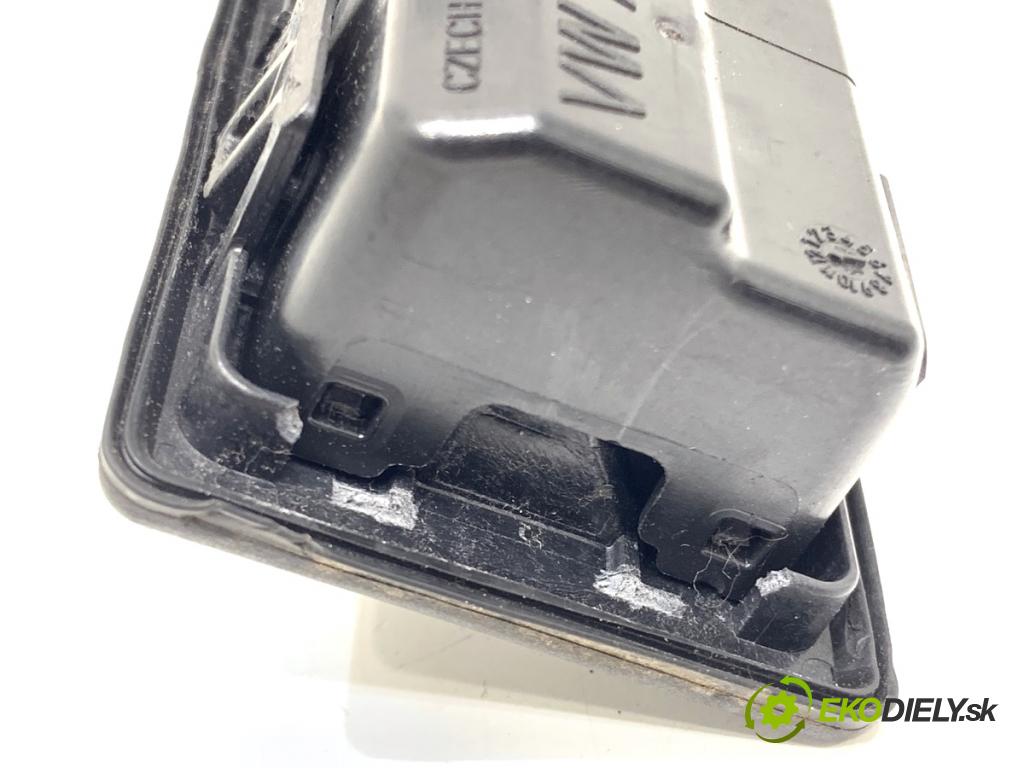 SKODA SUPERB III liftback 2018 110 kW 2.0 TDI 1968 klika dveří zadní část 3V0827566H