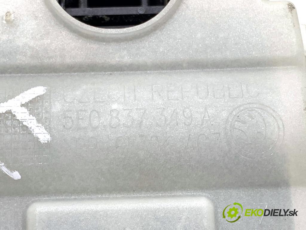 SKODA SUPERB III liftback 2018 110 kW 2.0 TDI 1968 Kľučka vonkajšia pravy zad 5E0837349A