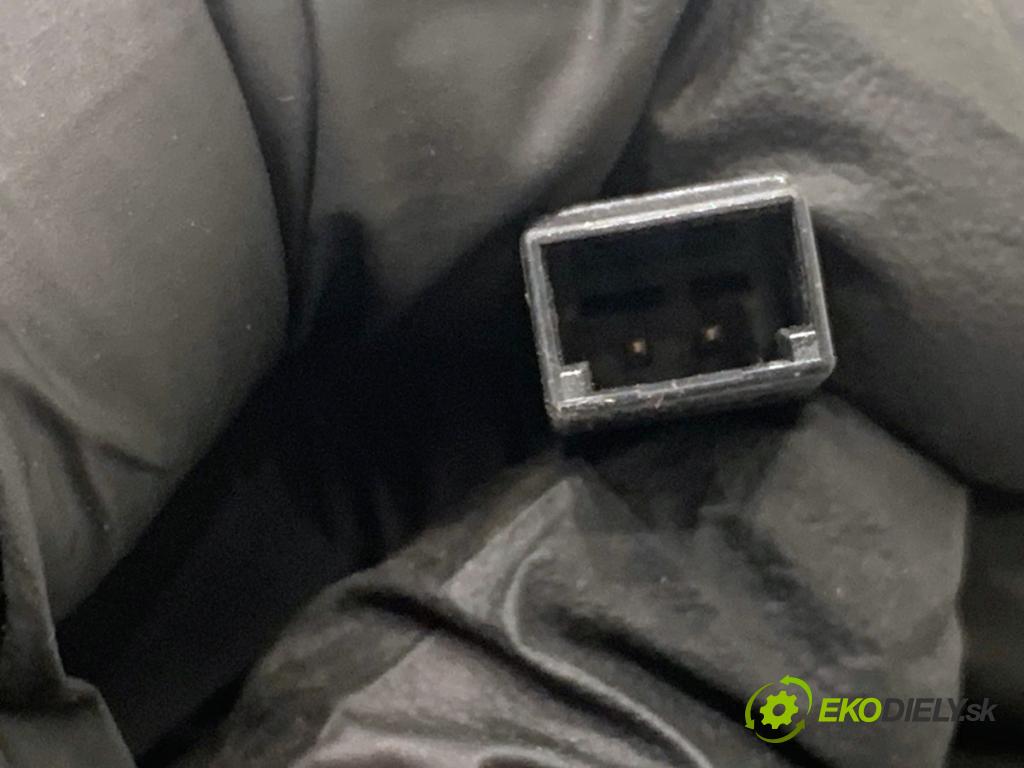 SKODA SUPERB III liftback 2018 110 kW 2.0 TDI 1968 Kľučka vnútorná ľavy zad 3V0839221