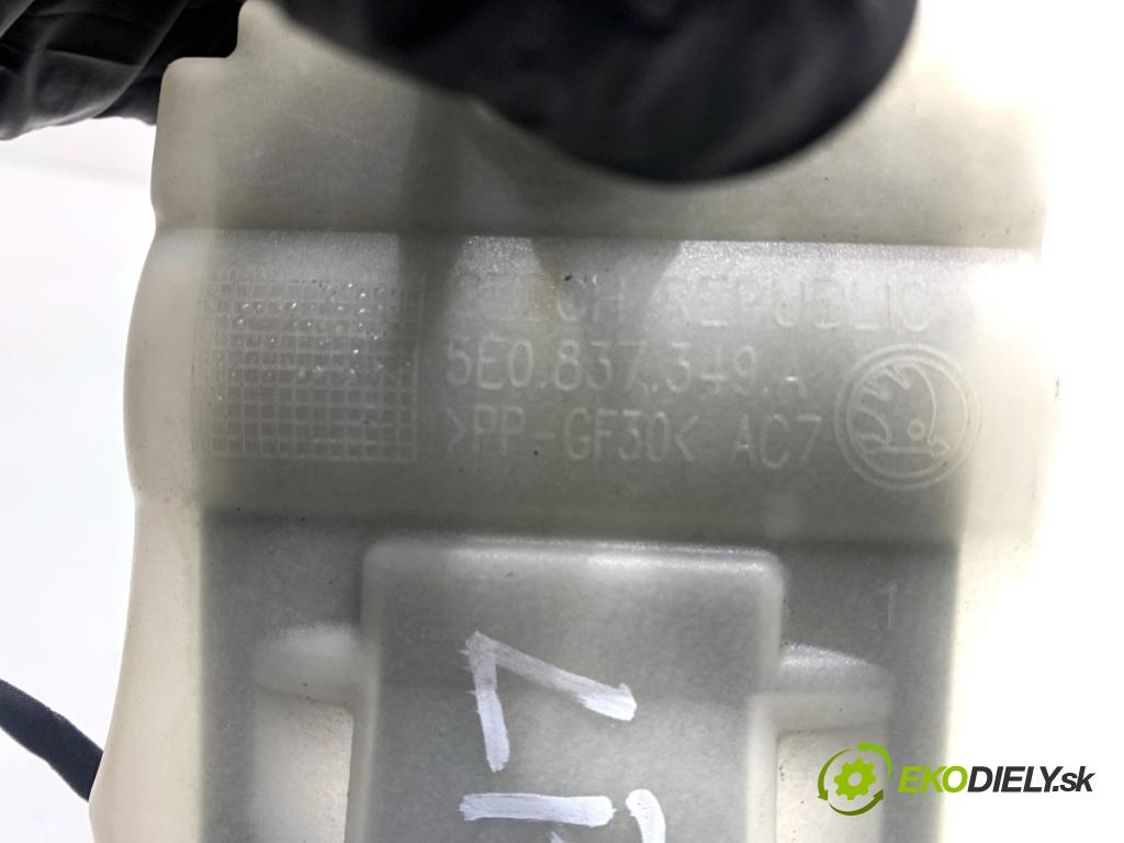 SKODA SUPERB III liftback 2018 110 kW 2.0 TDI 1968 Kľučka vonkajšia ľavy predný 5E0837349A