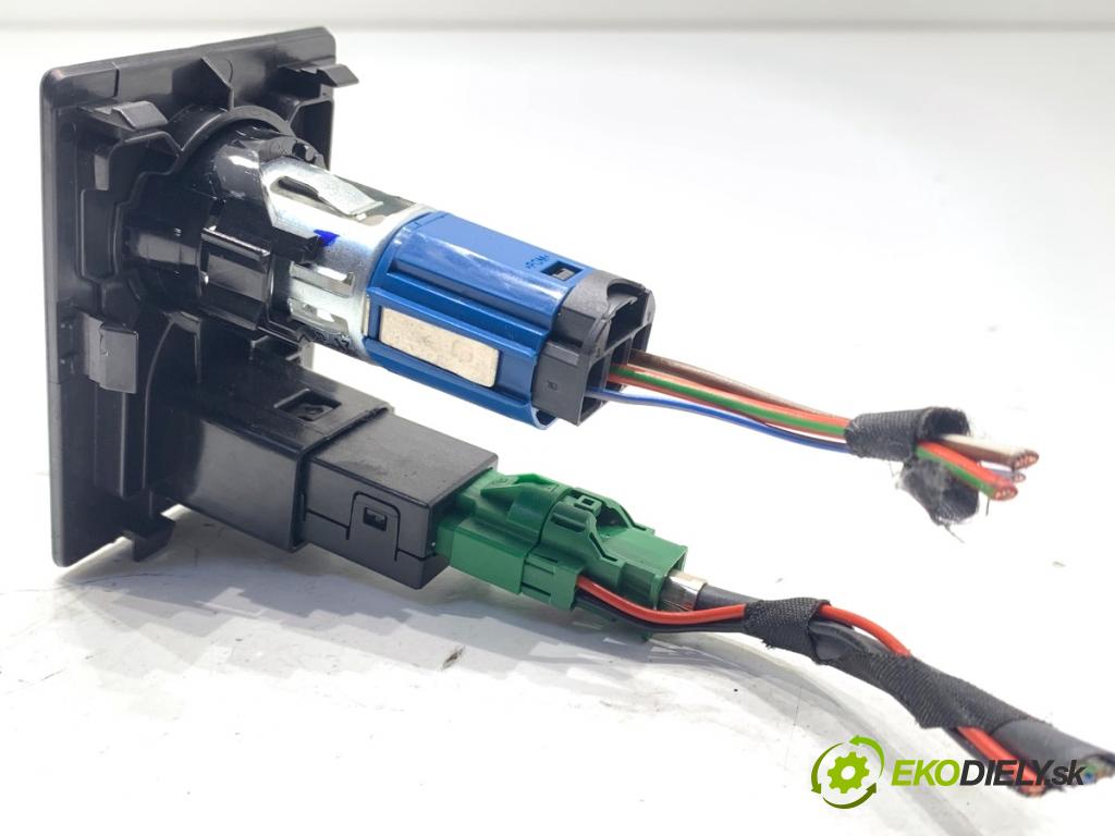 SKODA SUPERB III liftback 2018 110 kW 2.0 TDI 1968 HNÍZDO: USB 5Q0035726E