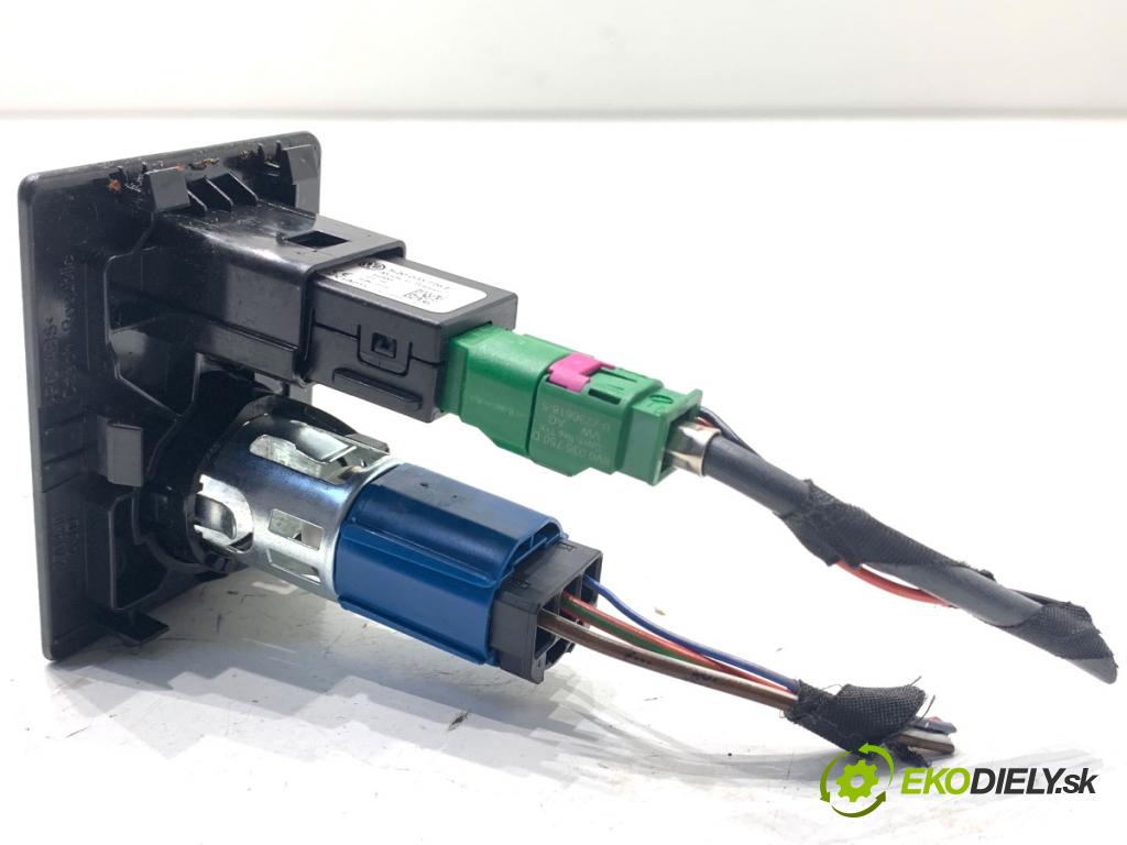 SKODA SUPERB III liftback 2018 110 kW 2.0 TDI 1968 HNÍZDO: USB 5Q0035726E