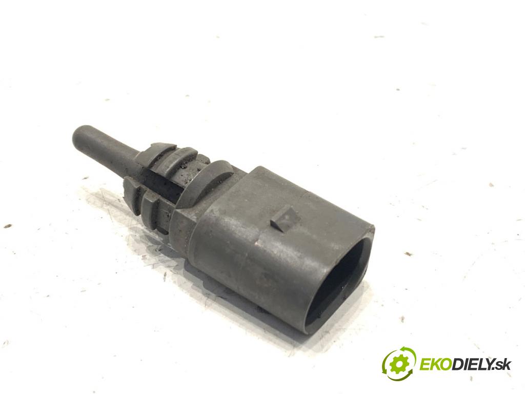 SKODA SUPERB III liftback 2018 110 kW 2.0 TDI 1968 Snímač teploty 8Z0820535A (Snímač vonkajšej teploty)