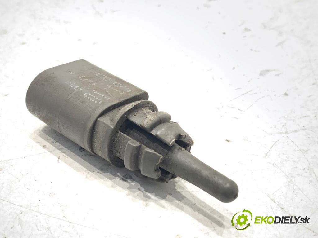 SKODA SUPERB III liftback 2018 110 kW 2.0 TDI 1968 snímač teploty 8Z0820535A (Snímač venkovní teploty)