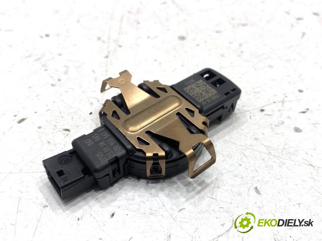 SKODA SUPERB III liftback 2018 110 kW 2.0 TDI 1968 Snímač dažďa 5Q0955547B (Snímač dažďa)