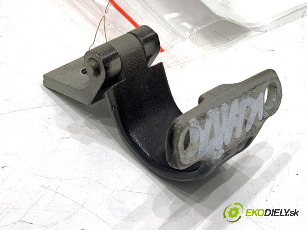 SKODA SUPERB III liftback 2018 110 kW 2.0 TDI 1968 závěs dveří pravý zadní část