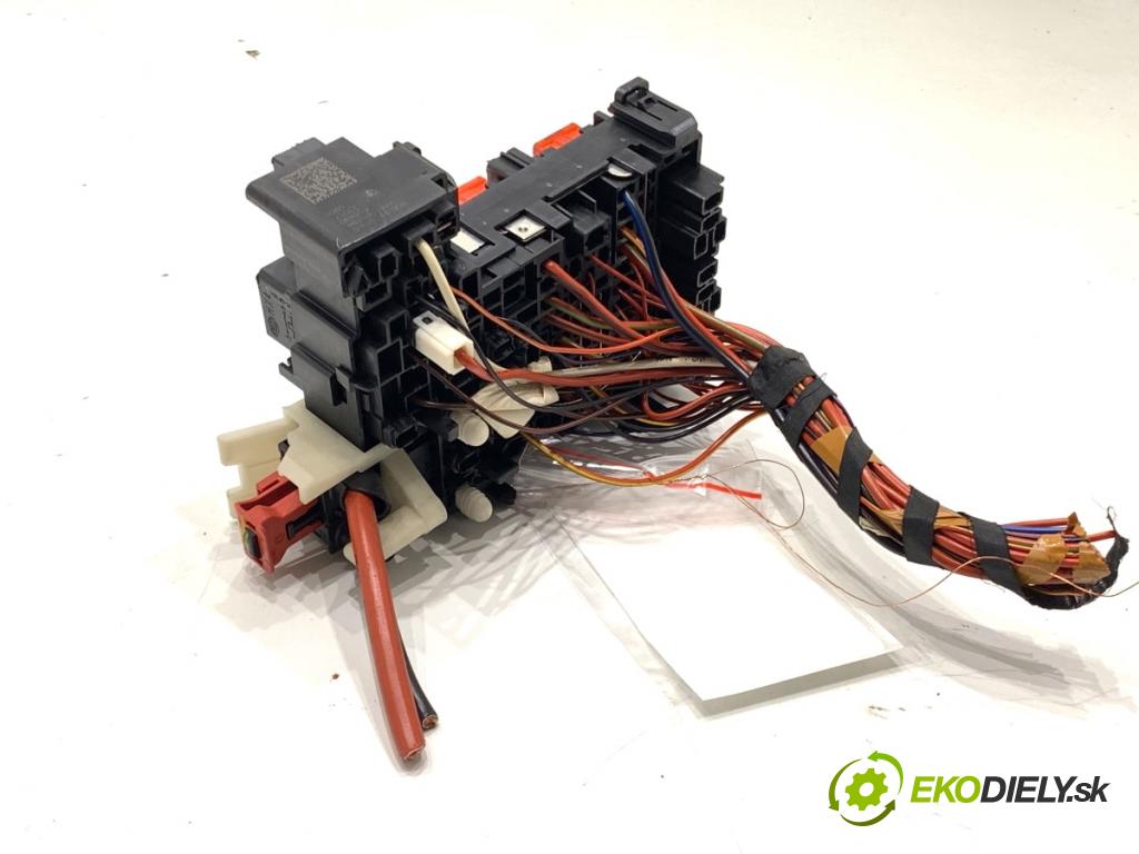 SKODA SUPERB III liftback 2018 110 kW 2.0 TDI 1968 skříňka poistková 5Q0937615C (Pojistková skříňka)