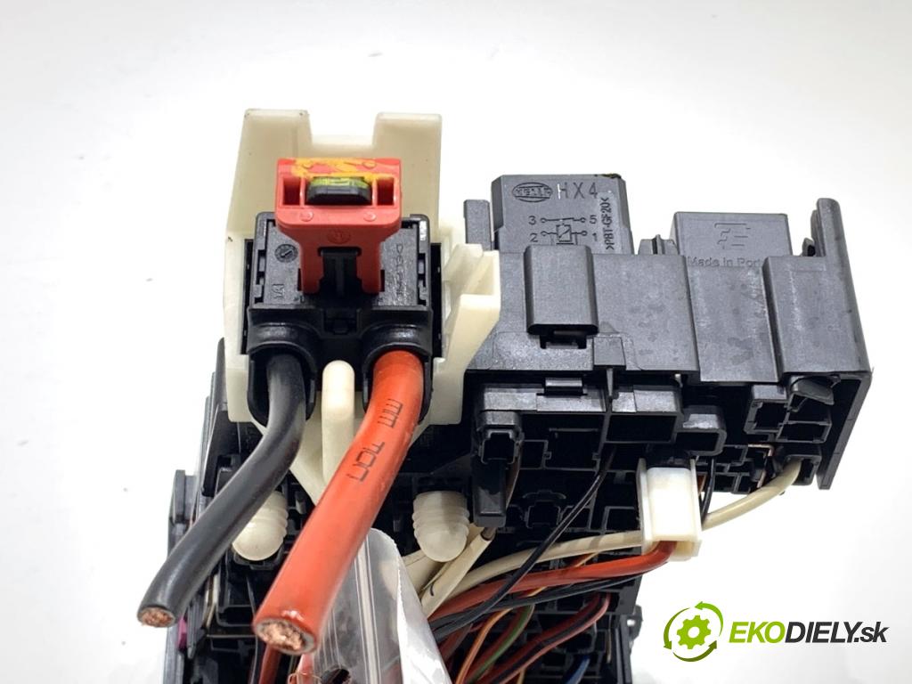 SKODA SUPERB III liftback 2018 110 kW 2.0 TDI 1968 skříňka poistková 5Q0937615C (Pojistková skříňka)