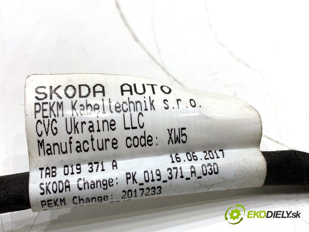 SKODA SUPERB III liftback 2018 110 kW 2.0 TDI 1968 káblovačka dveře zadní část pravý 3V0971694AK