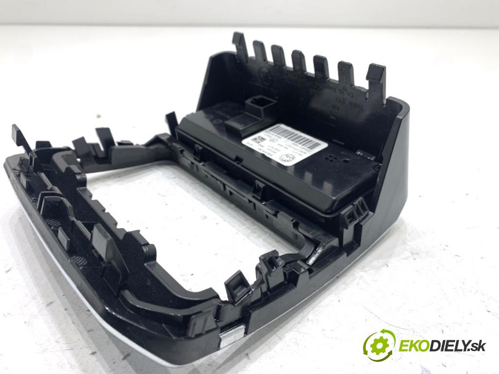 SKODA SUPERB III liftback 2018 110 kW 2.0 TDI 1968 Panel ovládania kúrenia klimatizácie zad 3V0919201