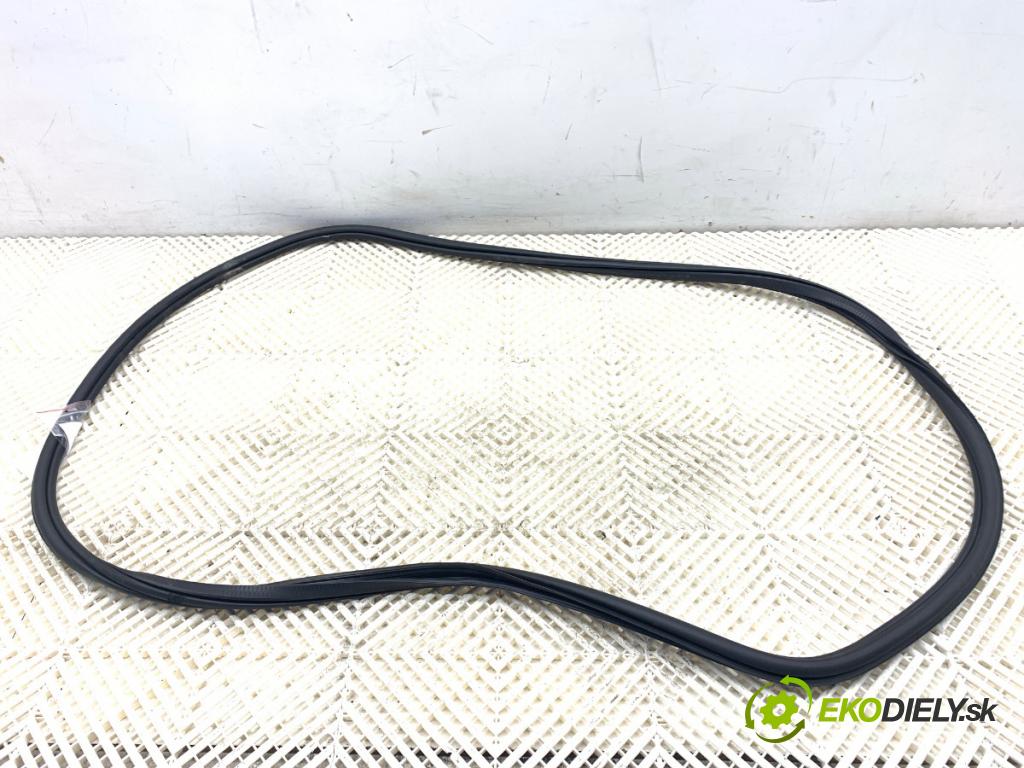 SKODA SUPERB III liftback 2018 110 kW 2.0 TDI 1968 těsnění dveře přední část levá strana 3V0867365B