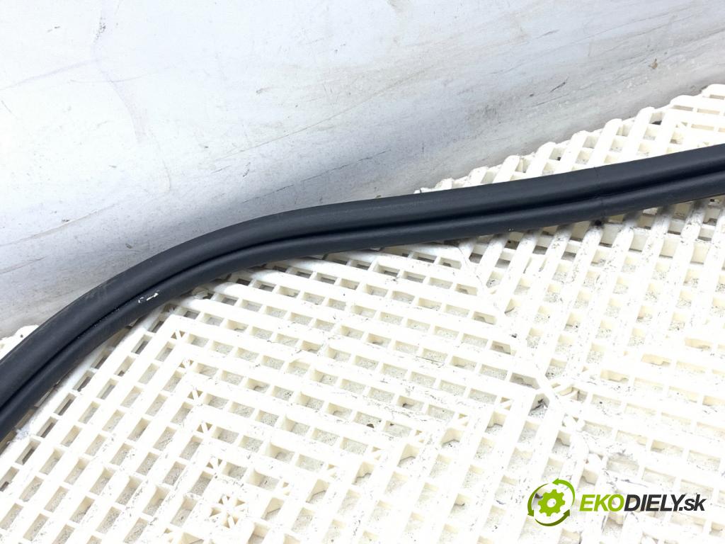 SKODA SUPERB III liftback 2018 110 kW 2.0 TDI 1968 tesnenie Dvere predný ľavá strana 3V0867365B