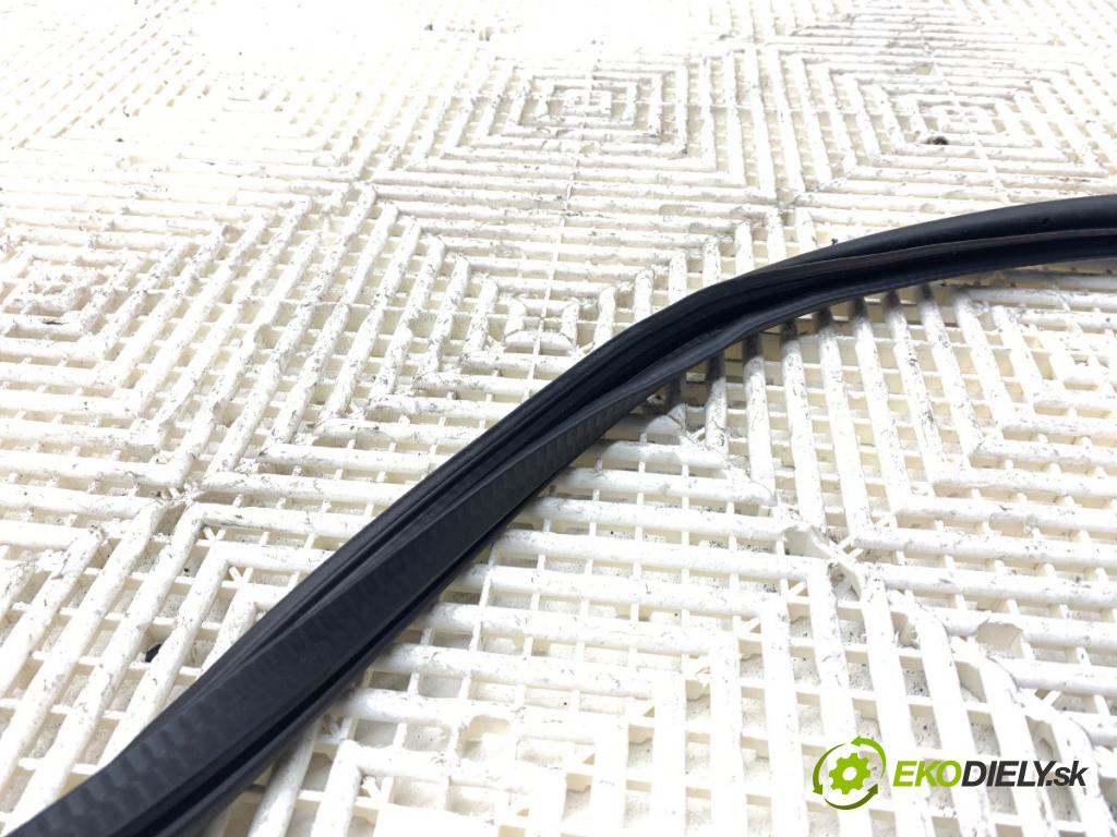 SKODA SUPERB III liftback 2018 110 kW 2.0 TDI 1968 tesnenie Dvere predný ľavá strana 3V0867365B