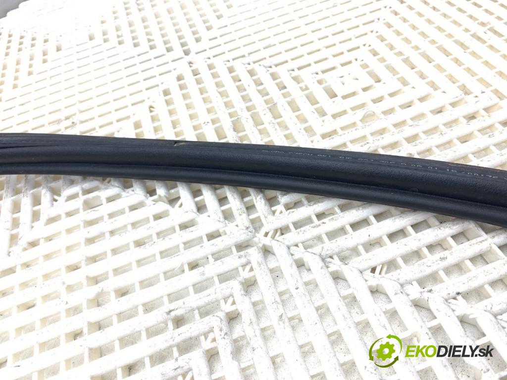 SKODA SUPERB III liftback 2018 110 kW 2.0 TDI 1968 tesnenie dverí kufra 3V5827705B