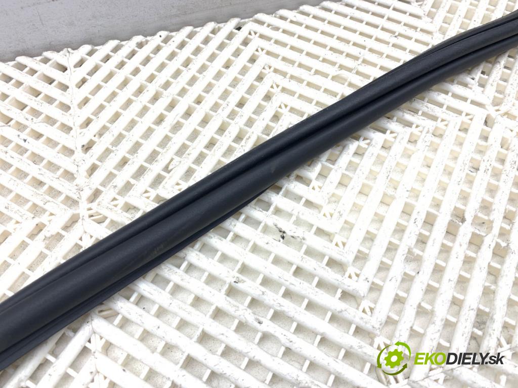 SKODA SUPERB III liftback 2018 110 kW 2.0 TDI 1968 tesnenie Dvere zad ľavá strana 3V5867367B (Karoséria ostatné)