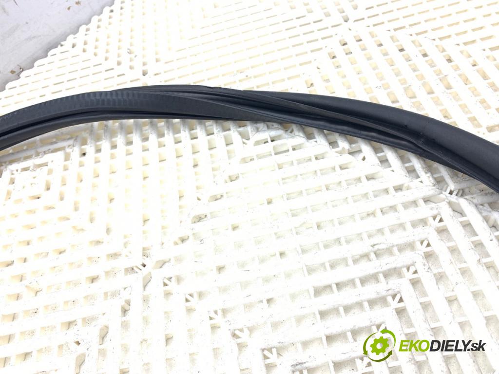 SKODA SUPERB III liftback 2018 110 kW 2.0 TDI 1968 tesnenie Dvere zad ľavá strana 3V5867367B (Karoséria ostatné)